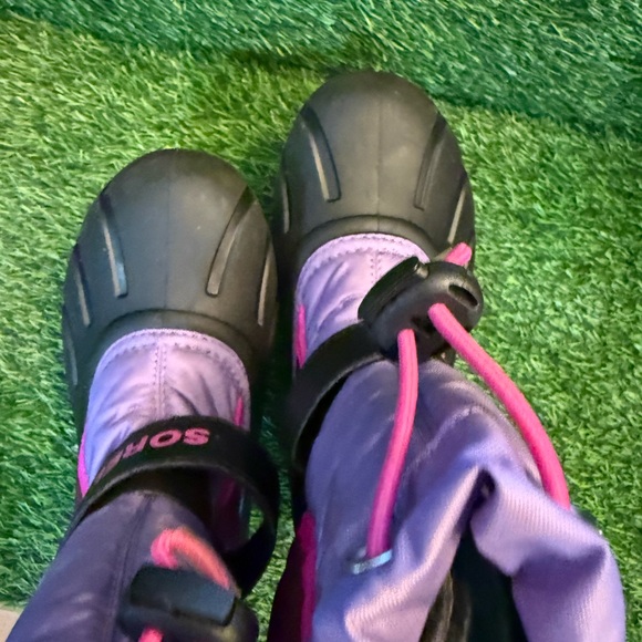 Sorel youth girls Black and Purple waterproof Snow Boots. Size 2y - Picture 8 of 9